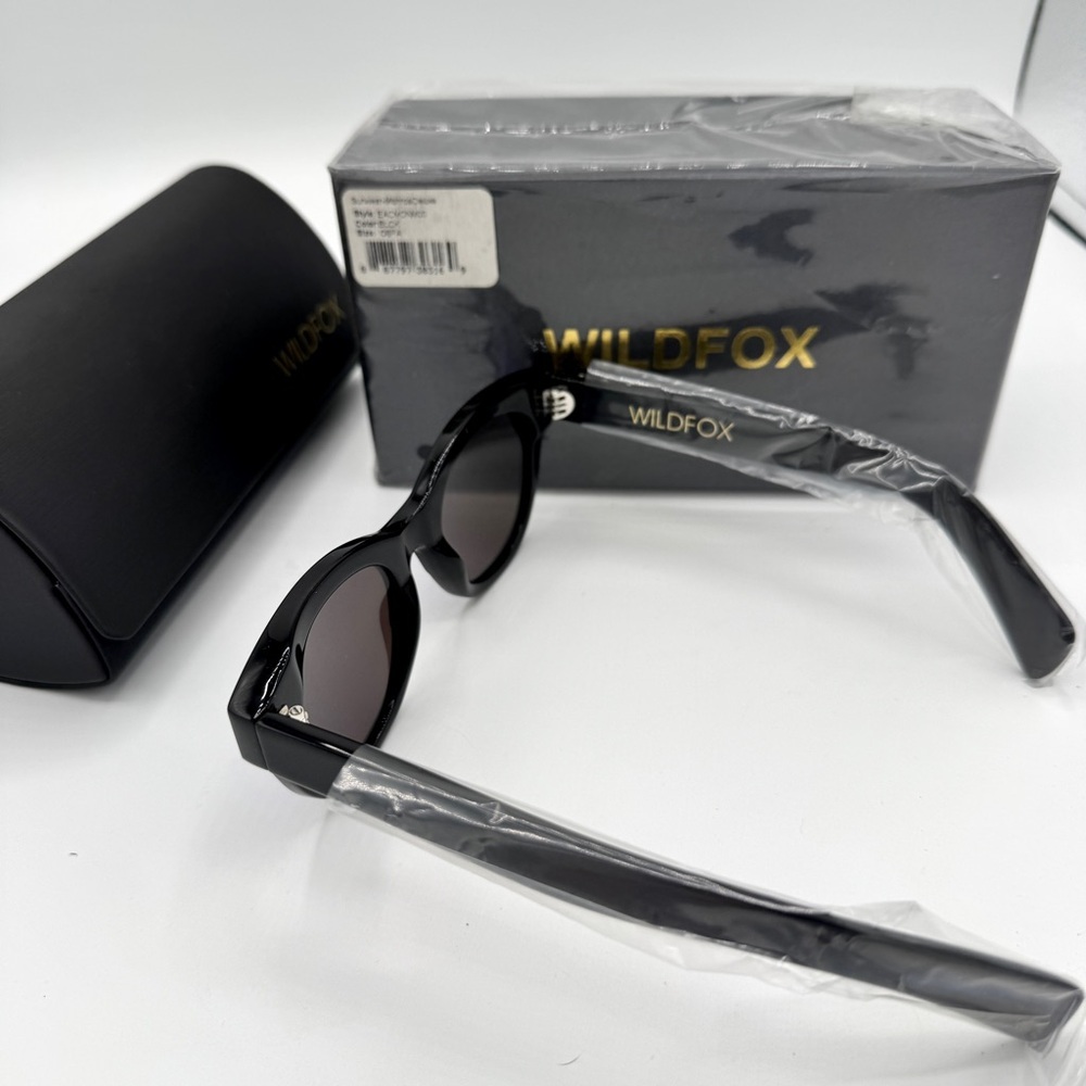 NWT Wildfox Monroe Deluxe Sunglasses Black Frames , NEW with case and cloth - Picture 14 of 16